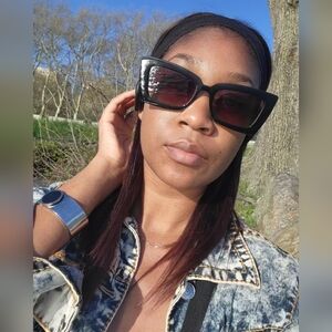 Meet your Posher, Sade